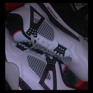 Jordan retro 4's